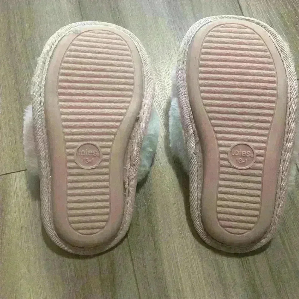 Fluffy slippers  size 13-1 totes - Picture 2 of 4
